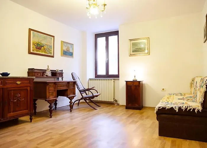 Cosy House In Historic Centre Semesterbostad