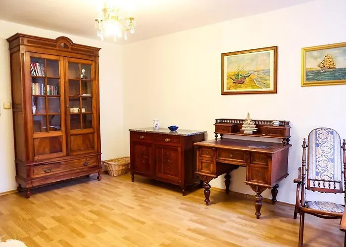 Cosy House In Historic Centre 이졸라